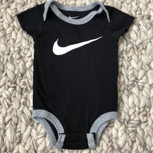Nike 6 - 12 m onesie